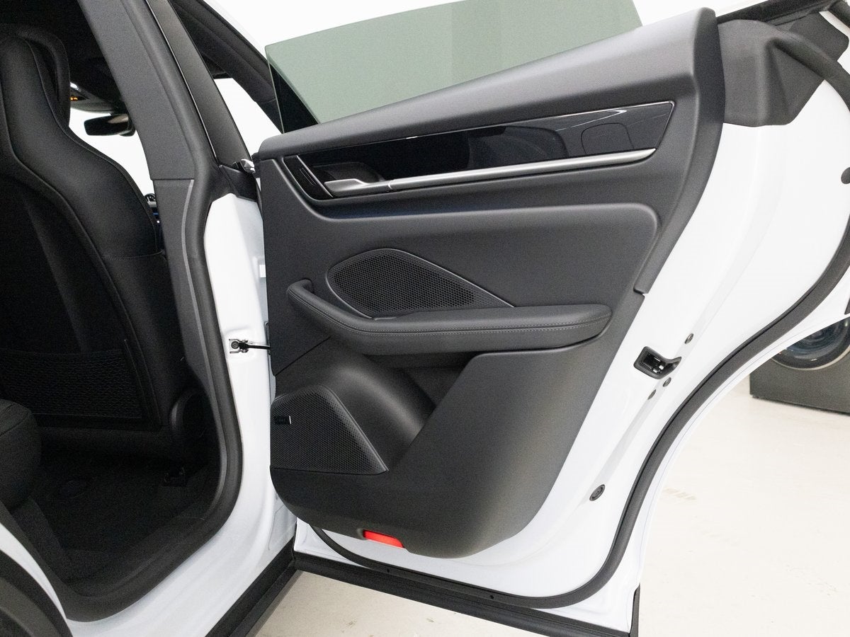 2025 Porsche Macan 4S