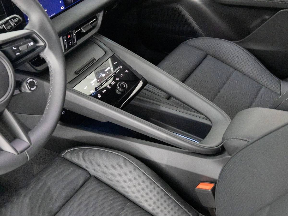 2025 Porsche Macan 4S