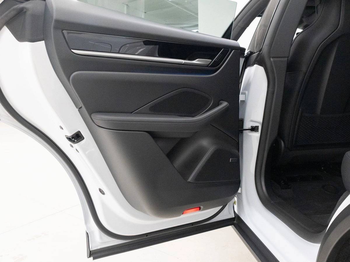 2025 Porsche Macan 4S