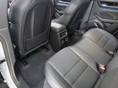 2025 Porsche Macan 4S