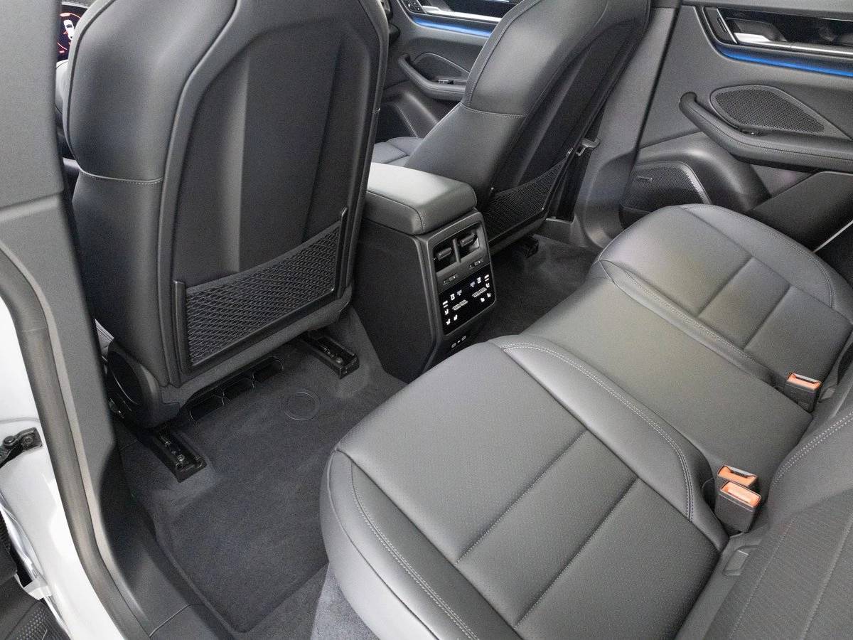 2025 Porsche Macan 4S