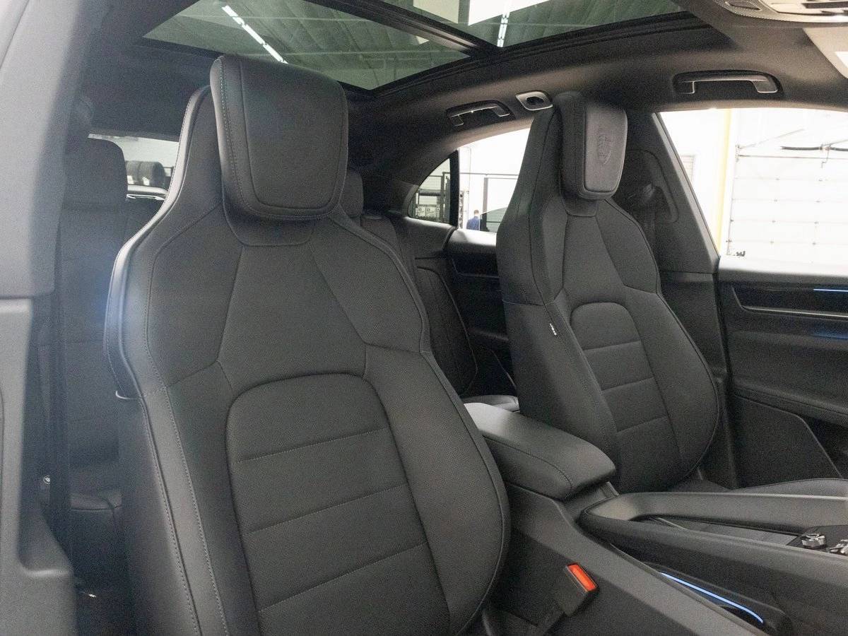 2025 Porsche Macan 4S