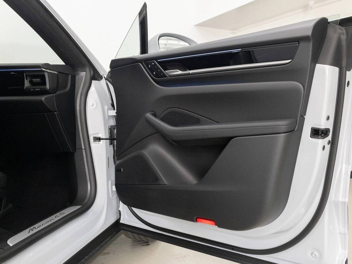 2025 Porsche Macan 4S