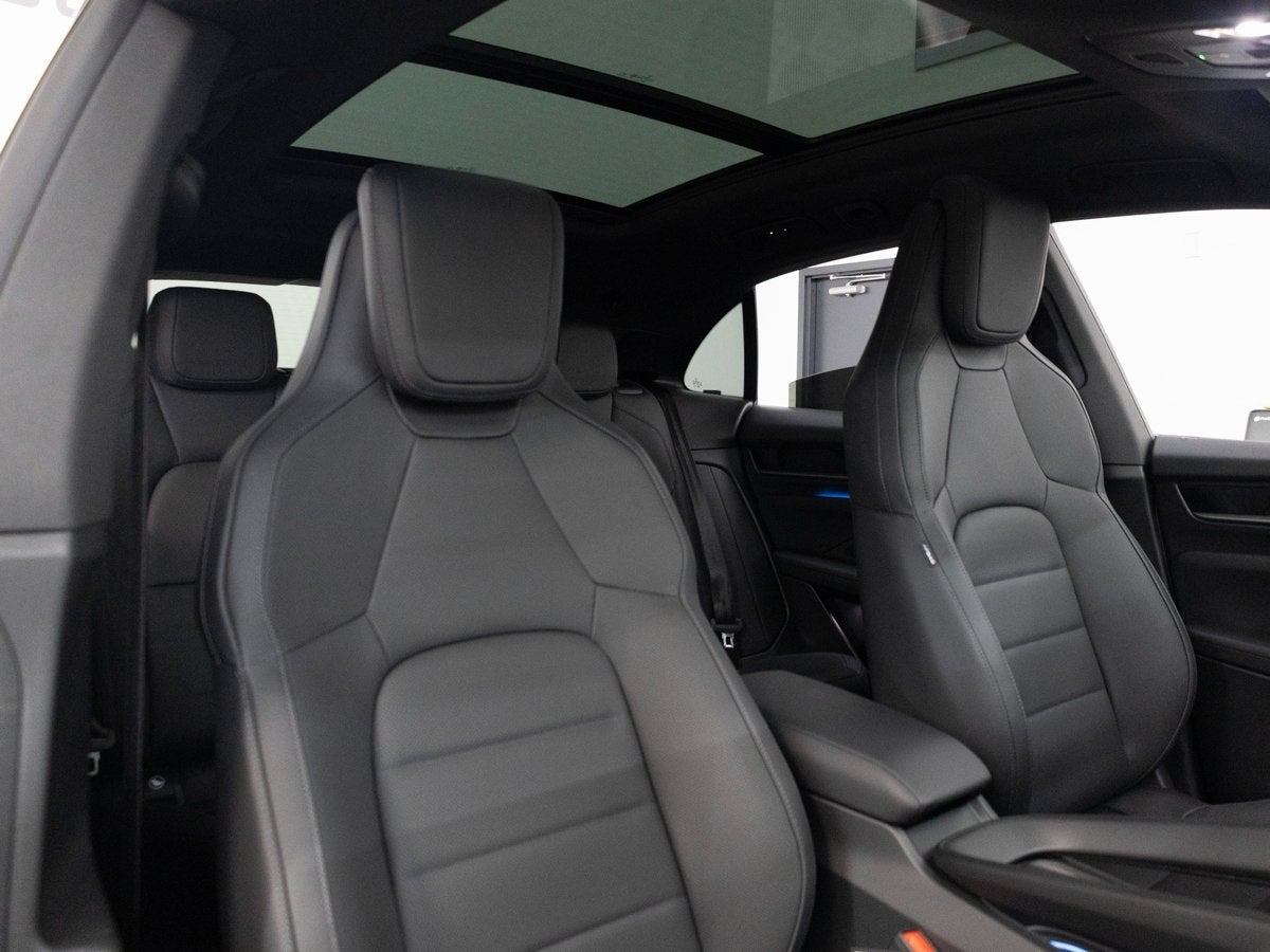 2025 Porsche Macan 4S