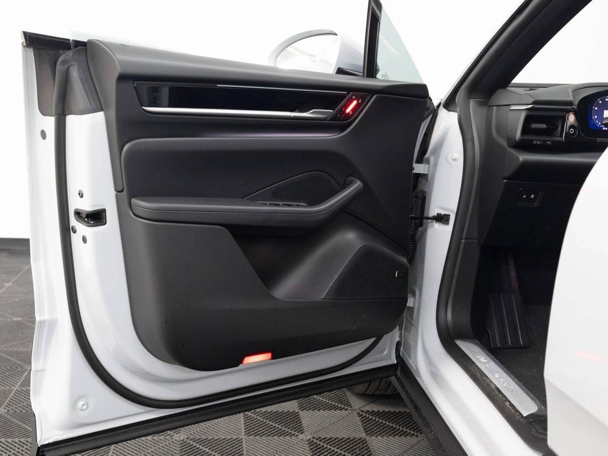 2025 Porsche Macan 4S