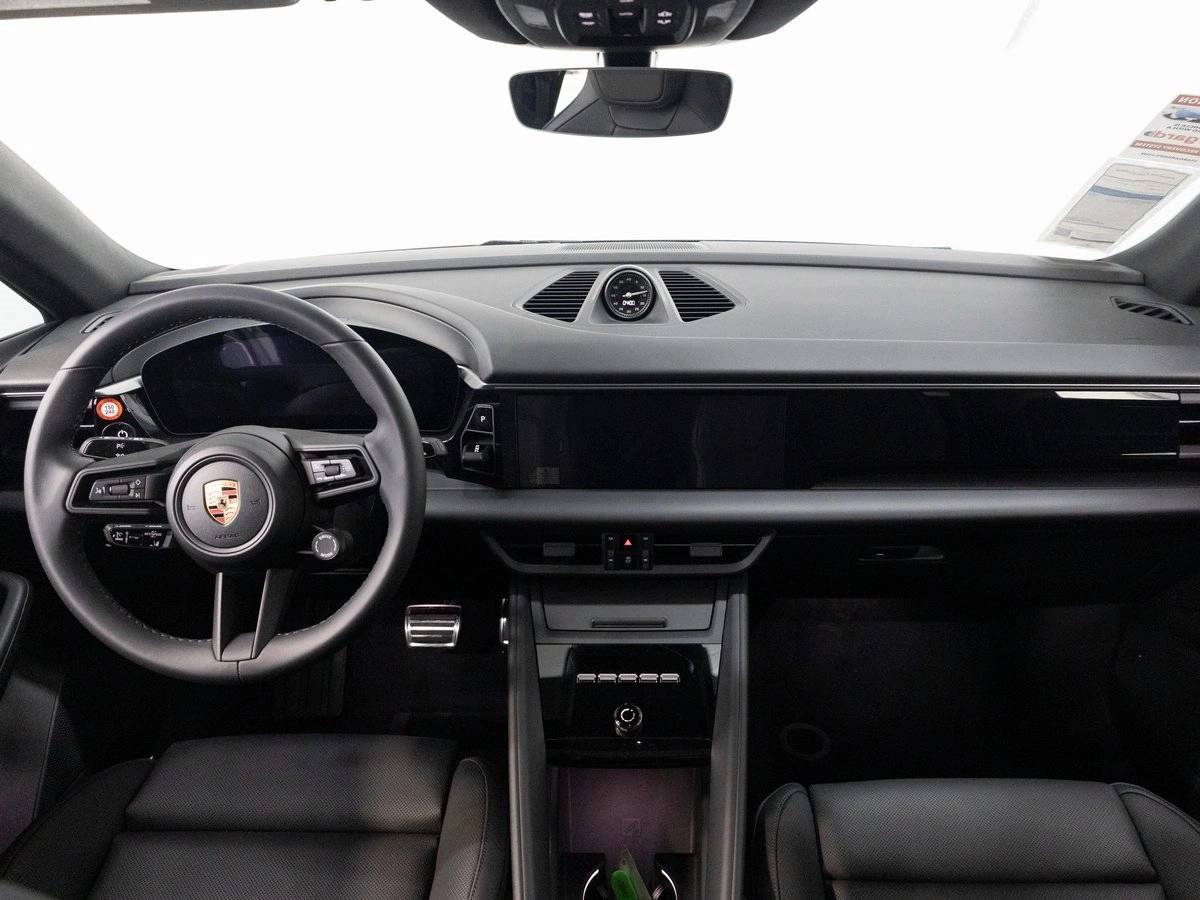 2025 Porsche Macan 4S