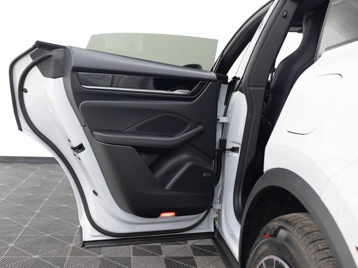 2025 Porsche Macan 4S