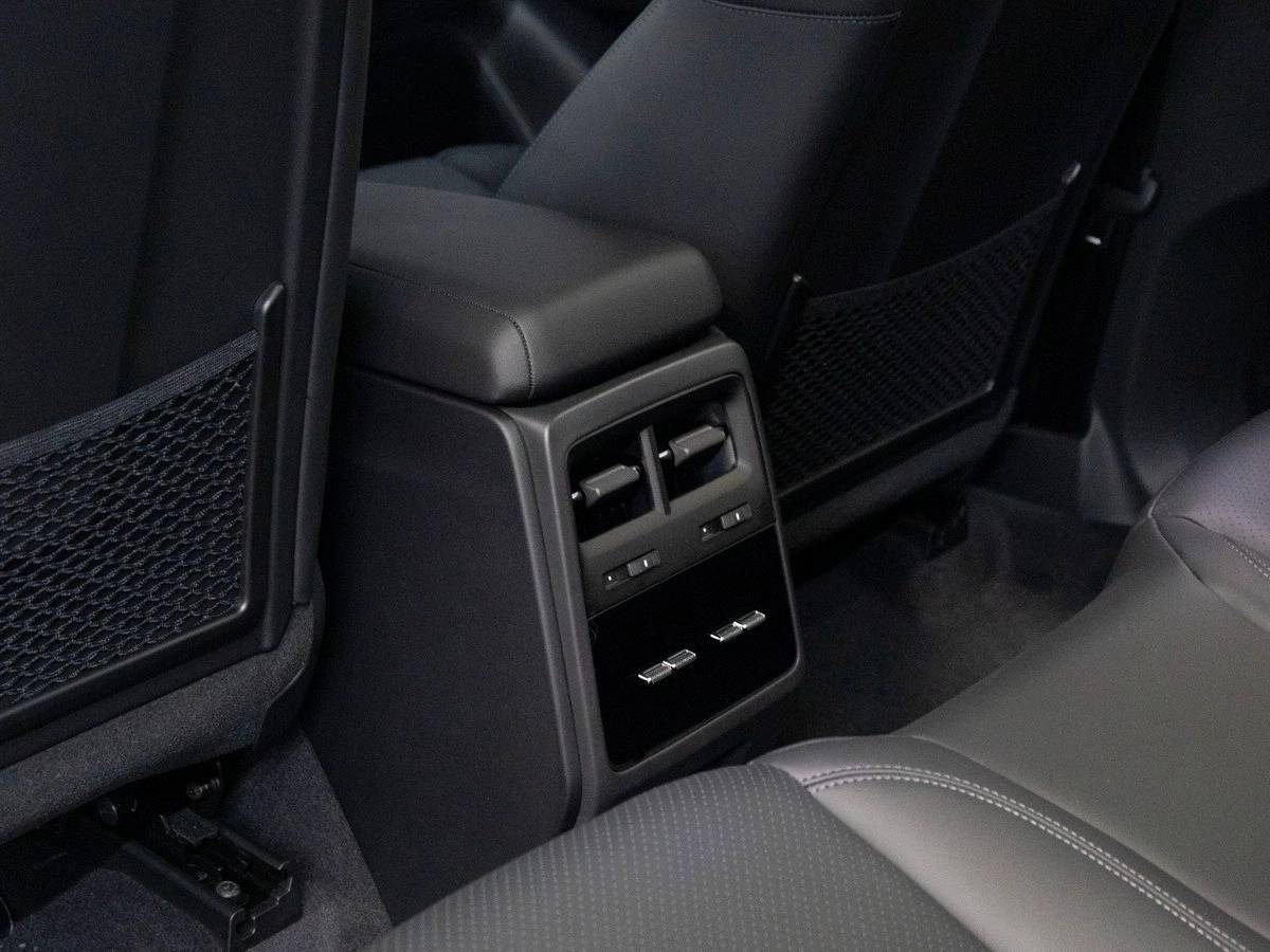 2025 Porsche Macan 4S