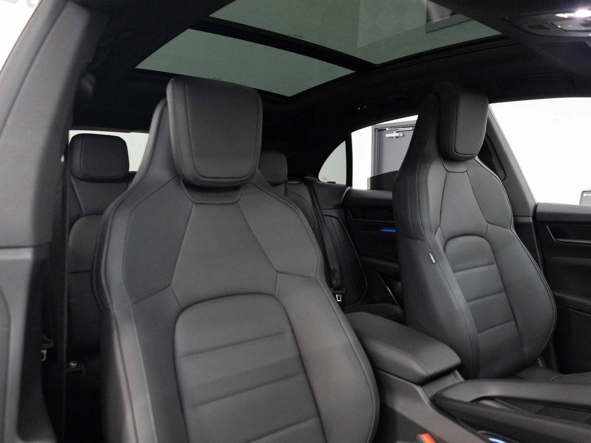 2025 Porsche Macan 4S