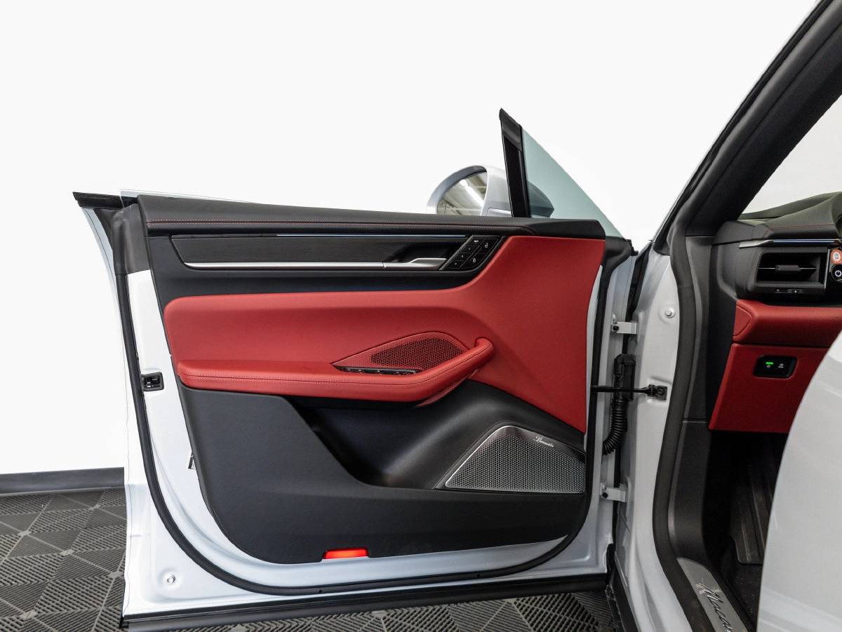 2026 Porsche Macan Macan 4S Electric