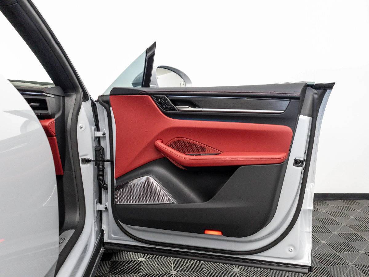 2026 Porsche Macan Macan 4S Electric