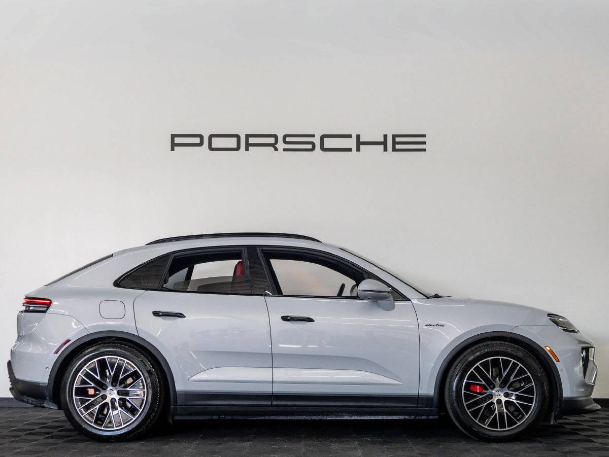 2026 Porsche Macan Macan 4S Electric