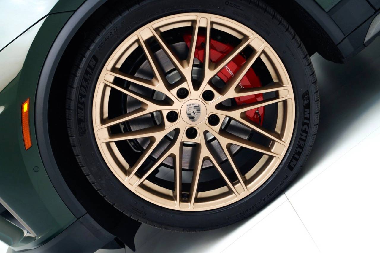 2025 Porsche Macan Turbo