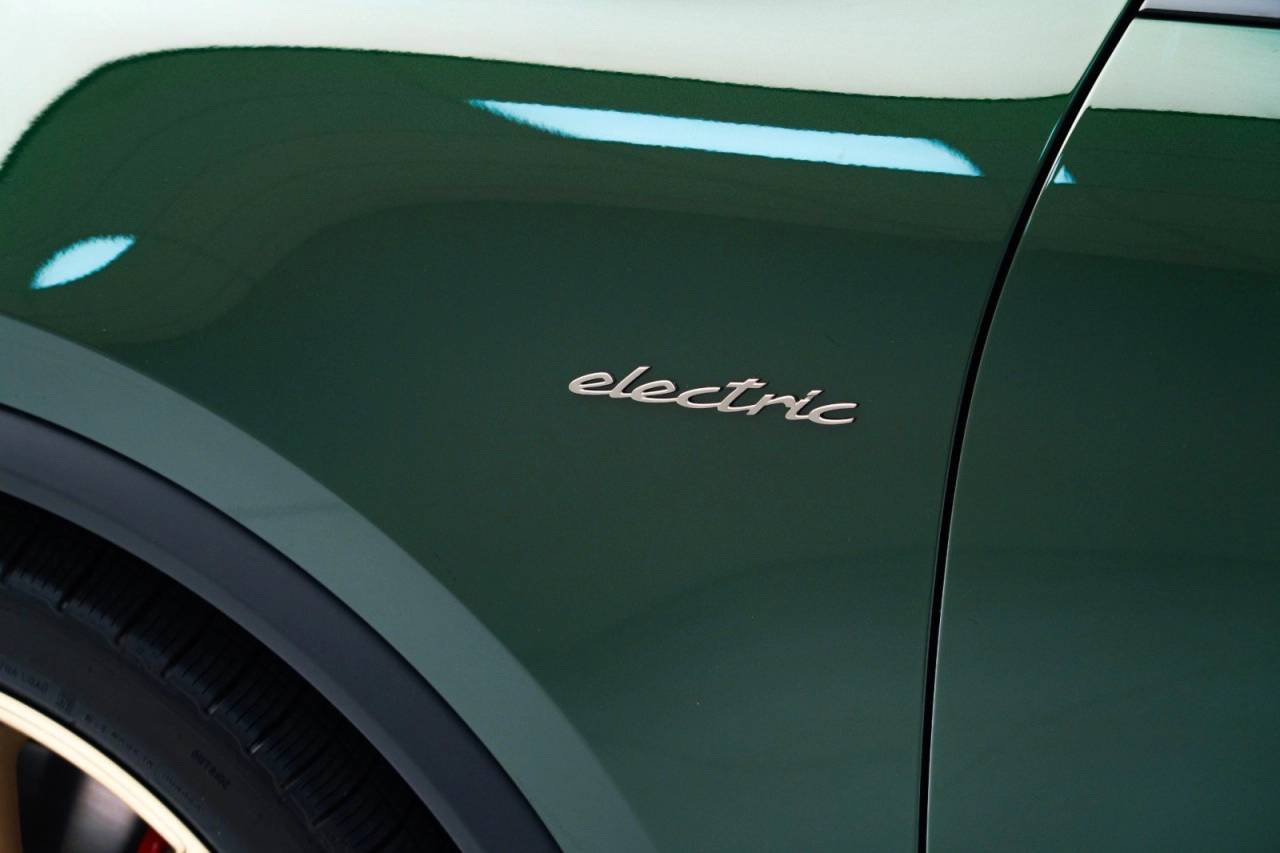 2025 Porsche Macan Turbo