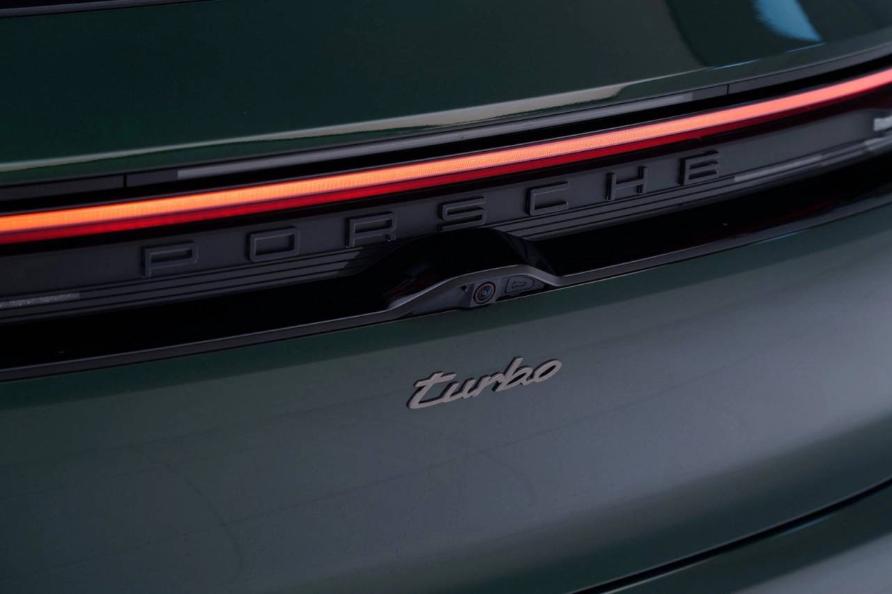 2025 Porsche Macan Turbo