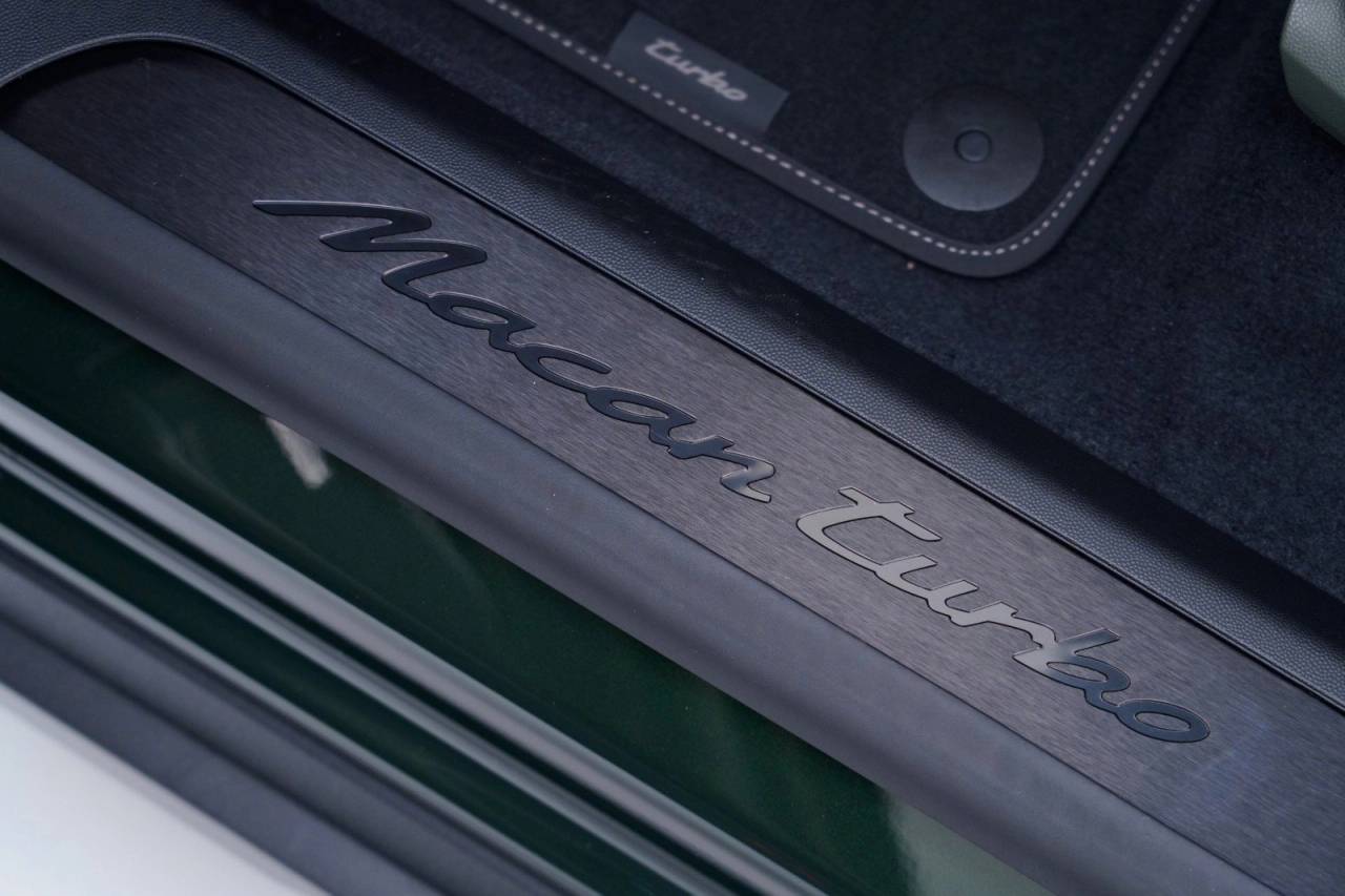 2025 Porsche Macan Turbo