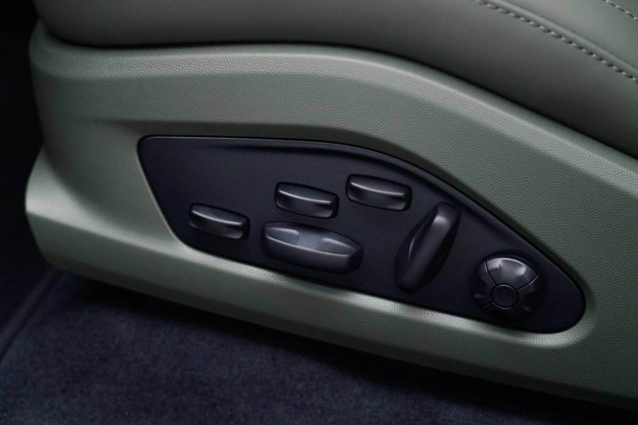 2025 Porsche Macan Turbo