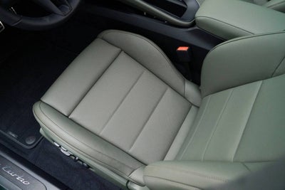 2025 Porsche Macan Turbo