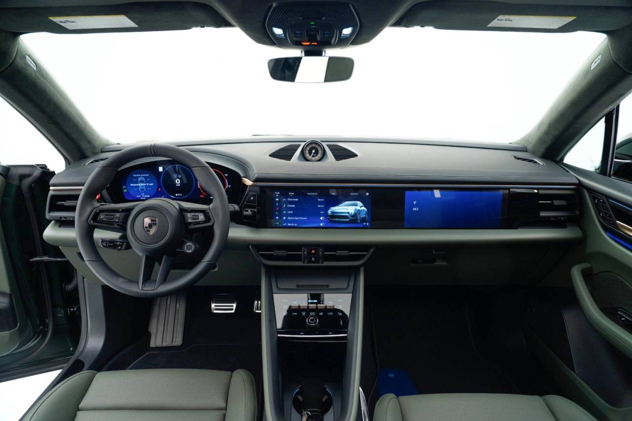 2025 Porsche Macan Turbo