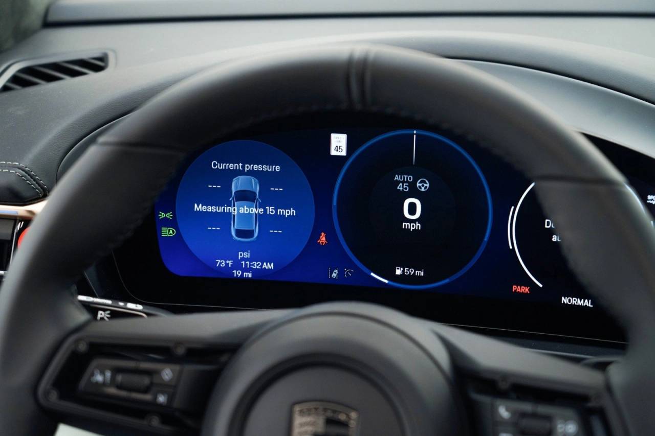 2025 Porsche Macan Turbo