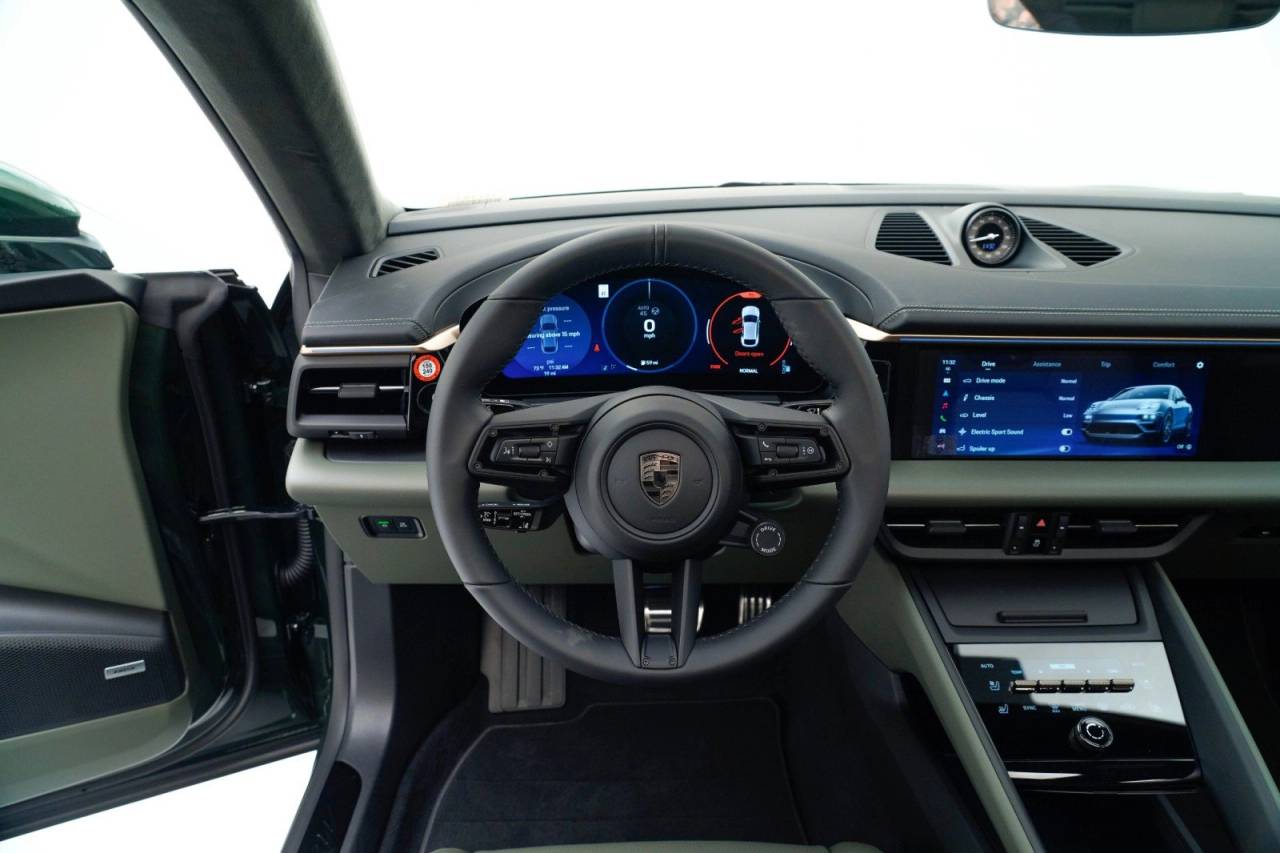 2025 Porsche Macan Turbo