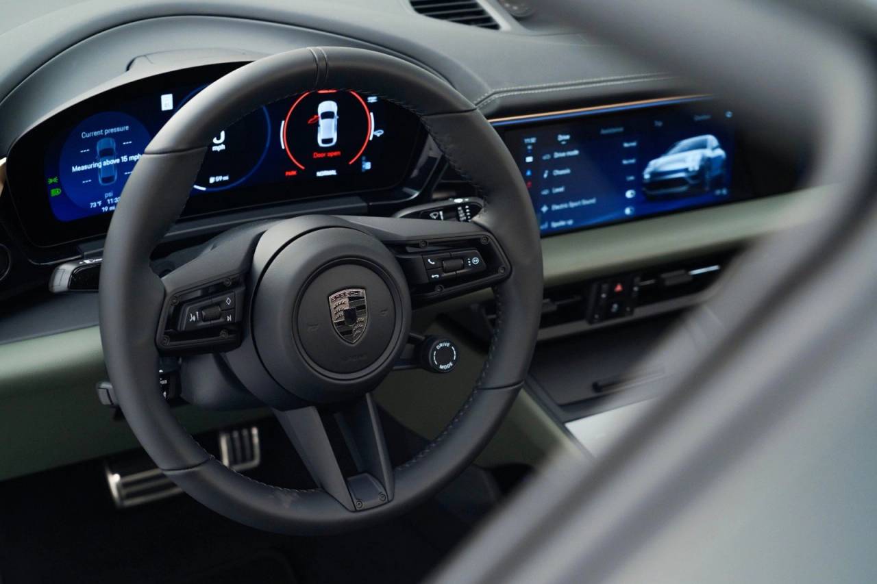 2025 Porsche Macan Turbo