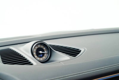 2025 Porsche Macan Turbo