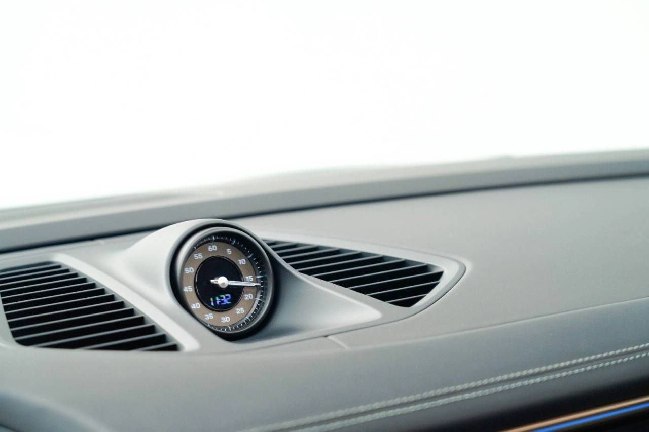 2025 Porsche Macan Turbo