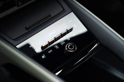 2025 Porsche Macan Turbo