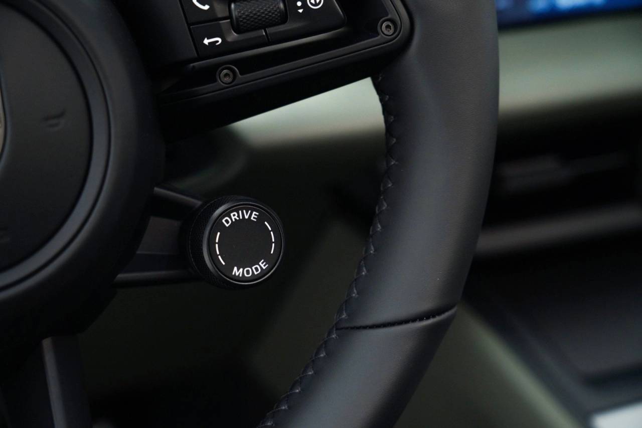 2025 Porsche Macan Turbo