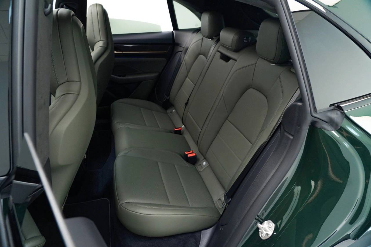 2025 Porsche Macan Turbo