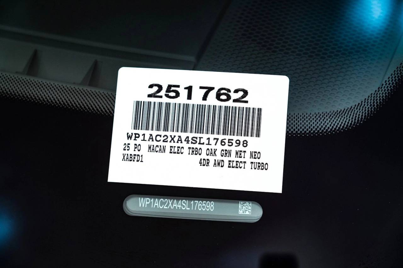 2025 Porsche Macan Turbo