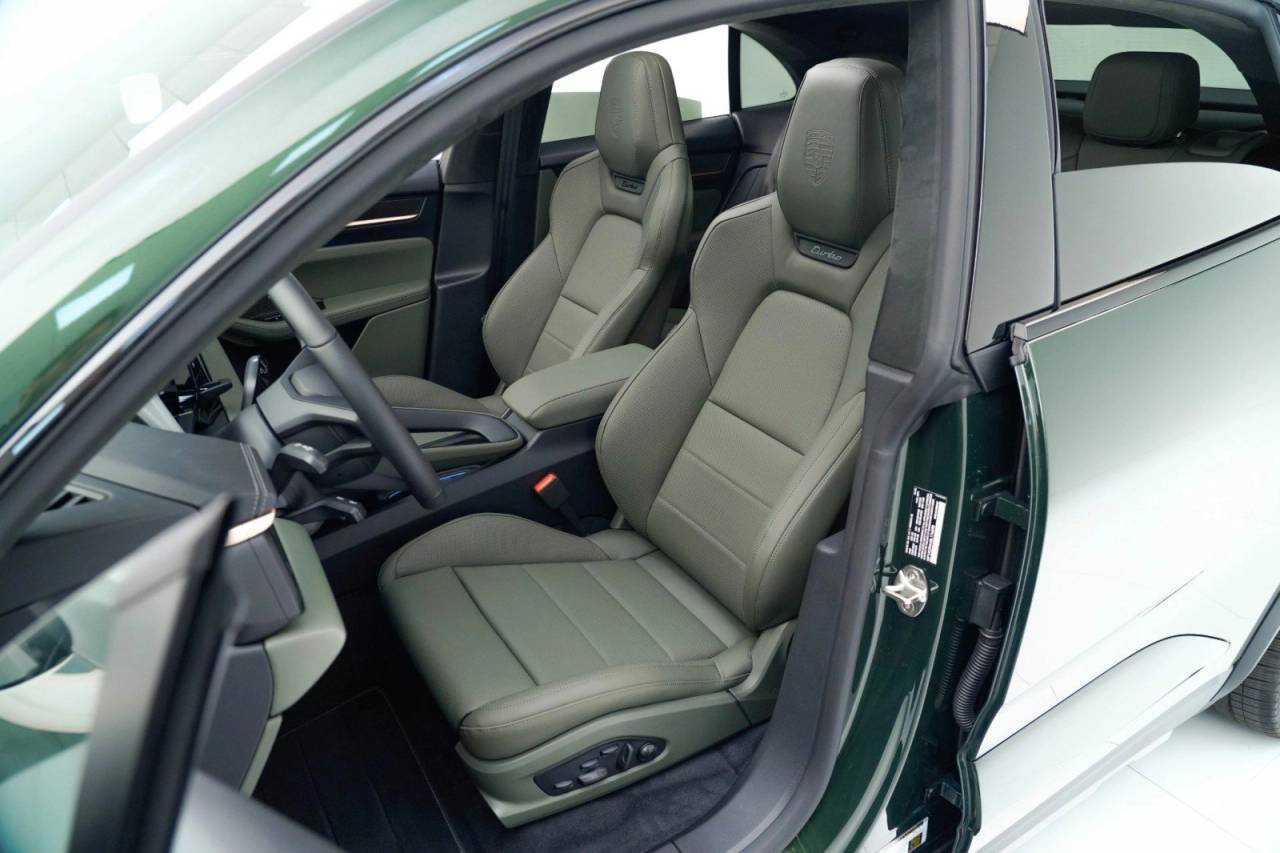 2025 Porsche Macan Turbo