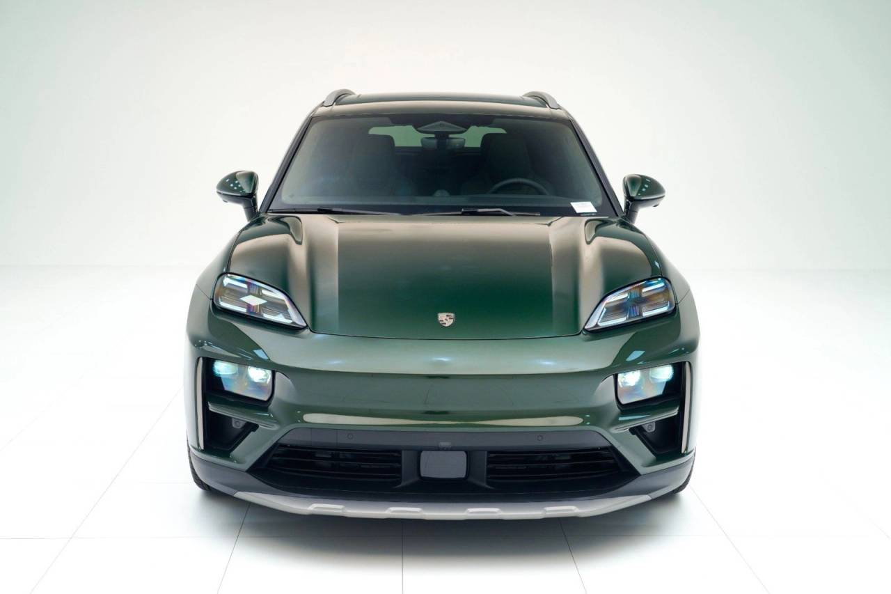 2025 Porsche Macan Turbo