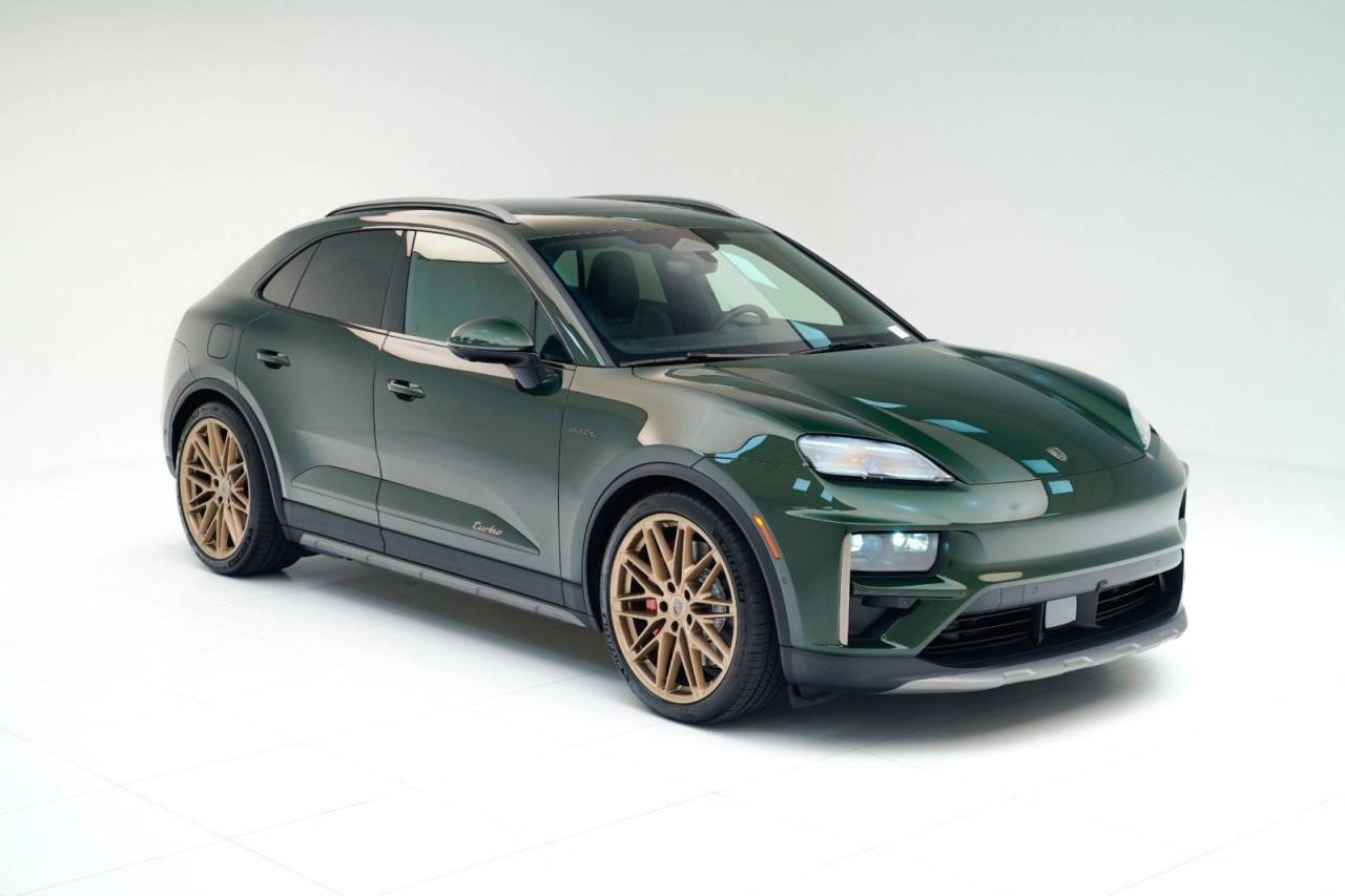 2025 Porsche Macan Turbo