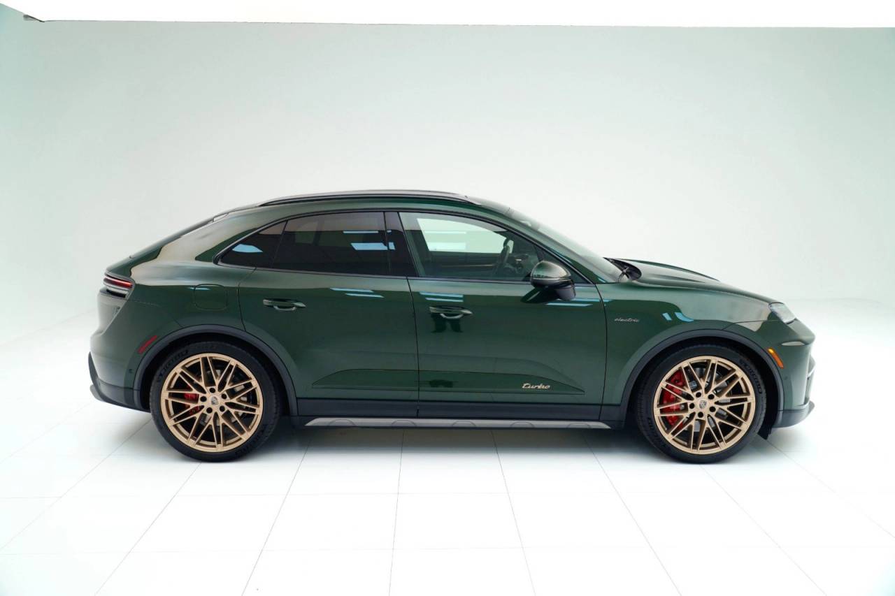 2025 Porsche Macan Turbo
