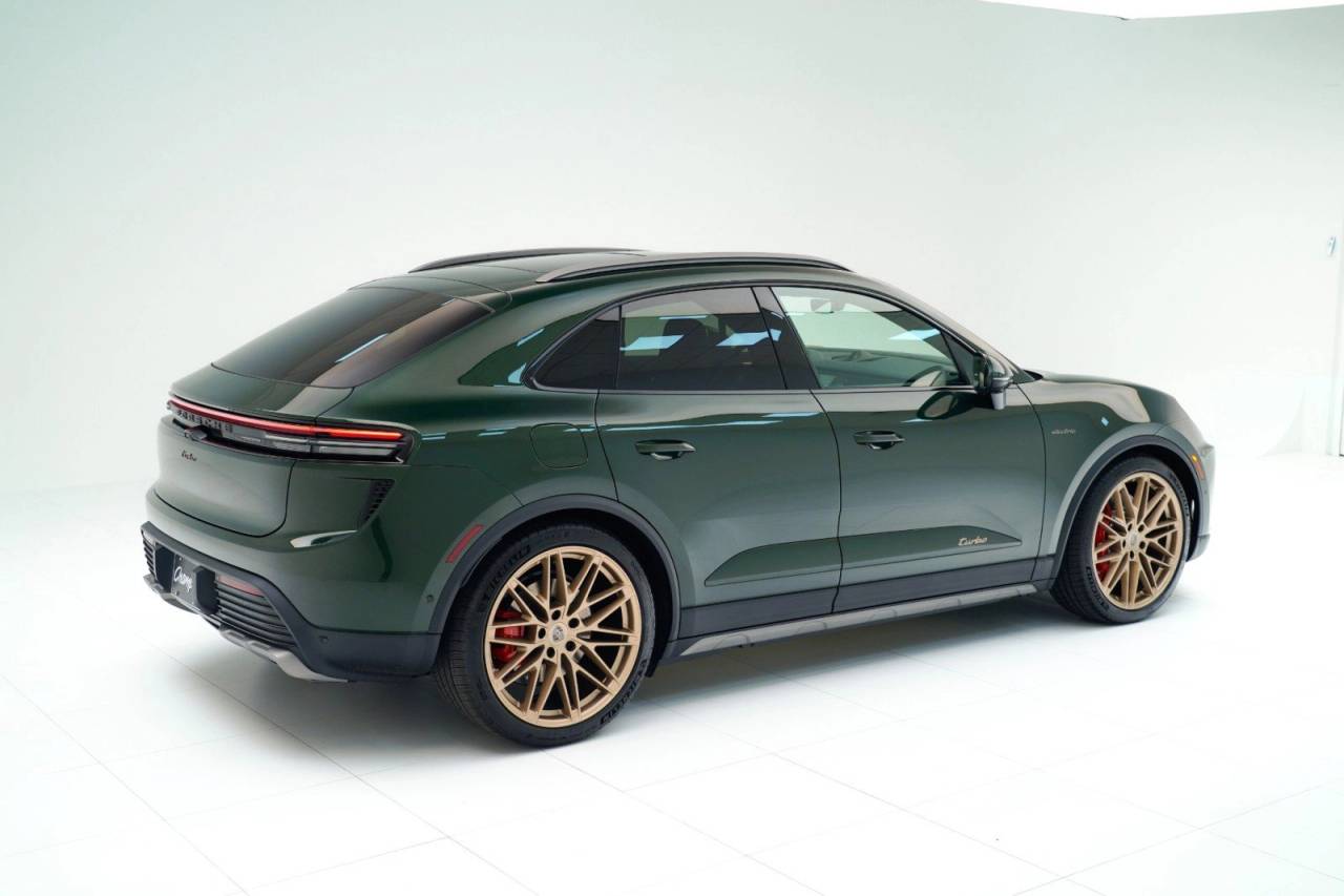 2025 Porsche Macan Turbo