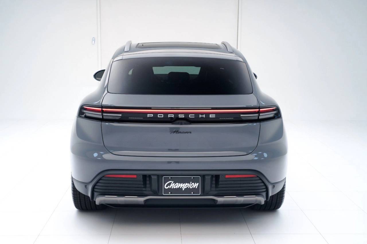 2025 Porsche Macan Base