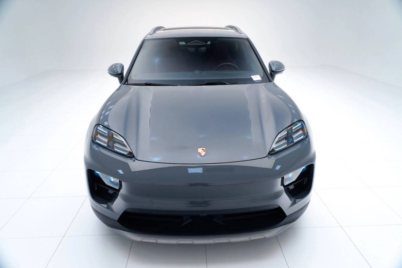 2025 Porsche Macan Base