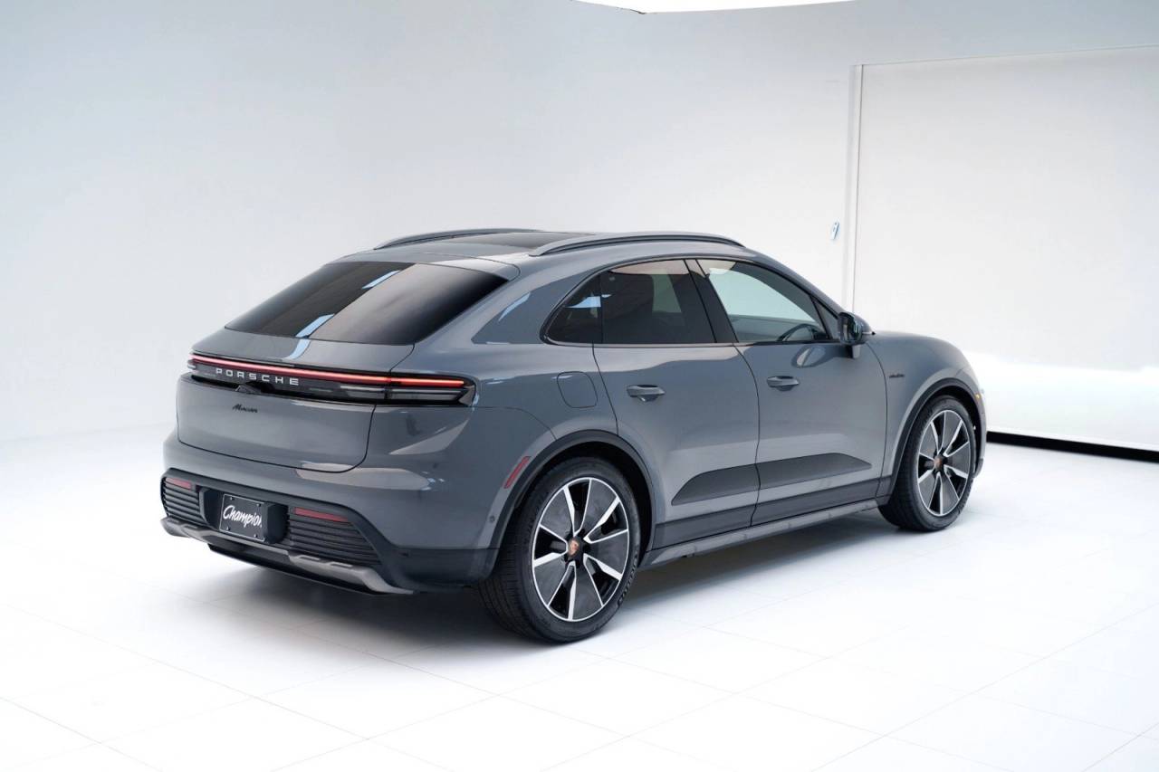 2025 Porsche Macan Base