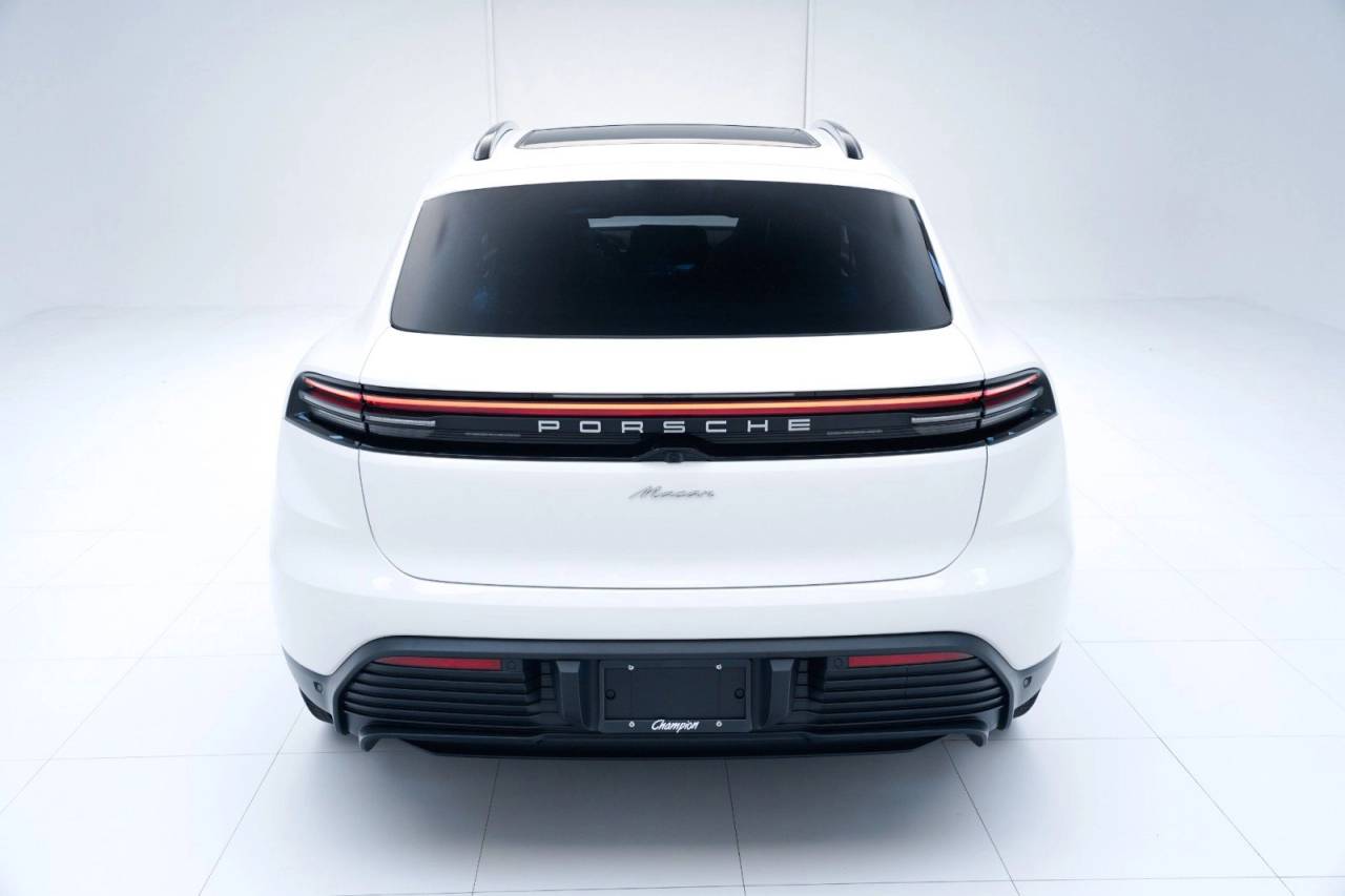 2025 Porsche Macan Base