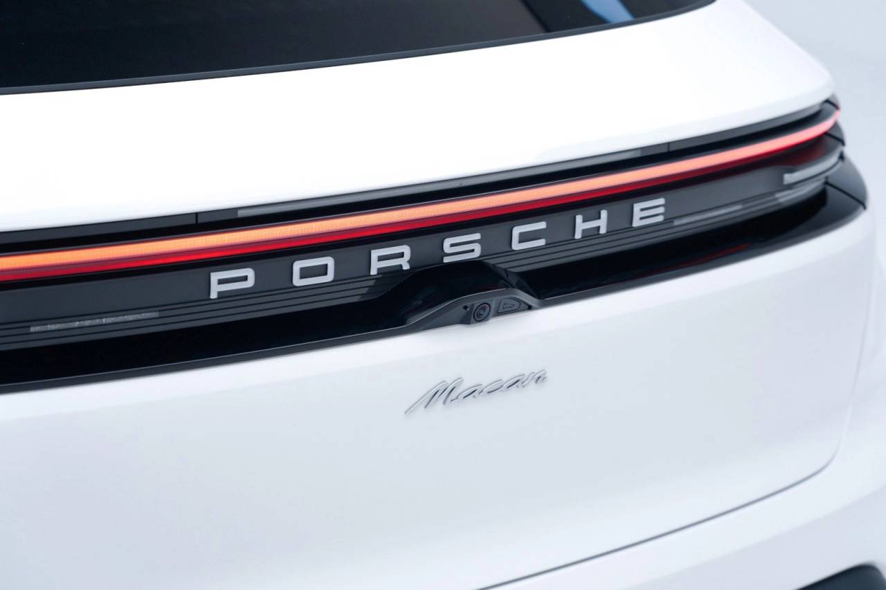2025 Porsche Macan Base