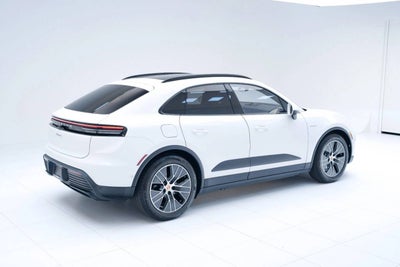 2025 Porsche Macan Base