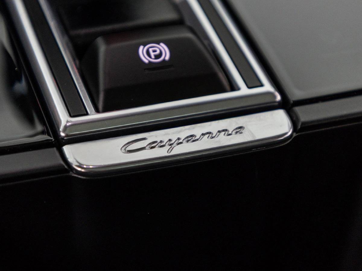 2023 Porsche Cayenne Cayenne E-Hybrid Platinum Edition