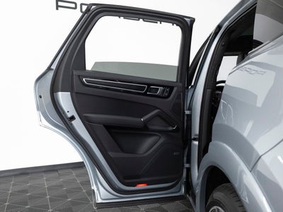 2023 Porsche Cayenne Cayenne GTS (MY23)