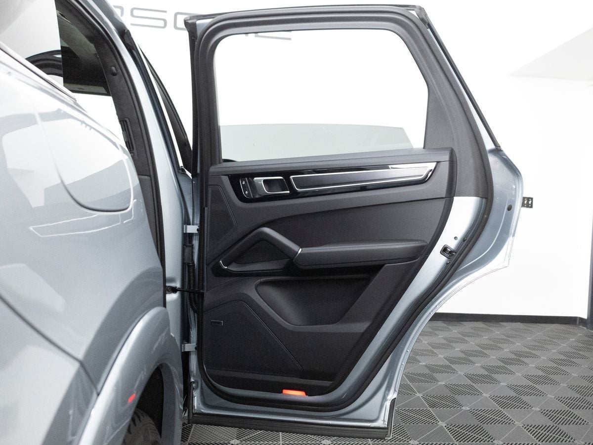 2023 Porsche Cayenne Cayenne GTS (MY23)