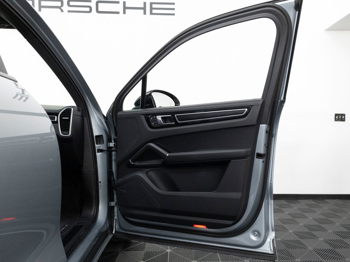 2023 Porsche Cayenne Cayenne GTS (MY23)