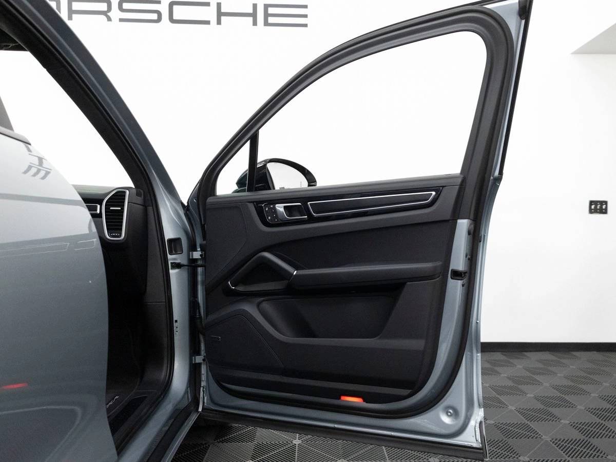 2023 Porsche Cayenne Cayenne GTS (MY23)