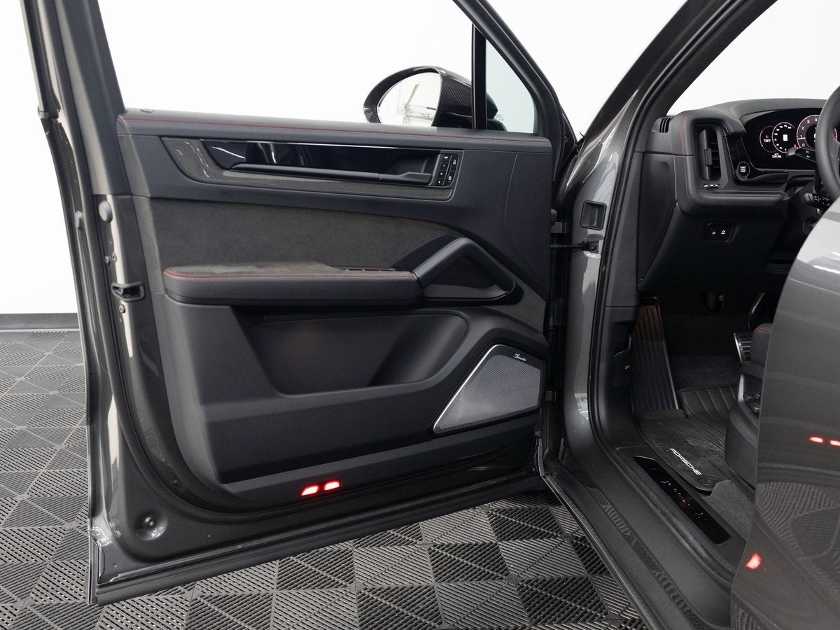 2025 Porsche Cayenne GTS