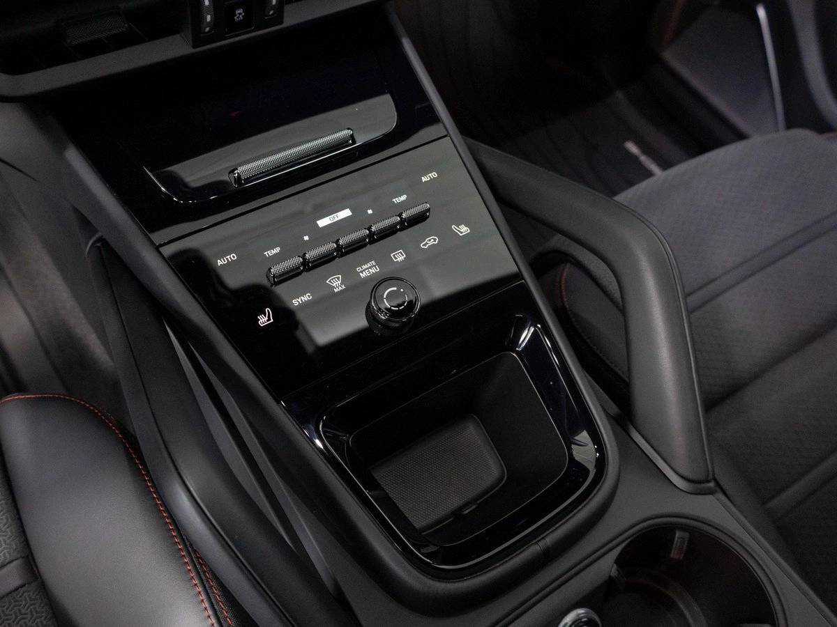 2025 Porsche Cayenne GTS